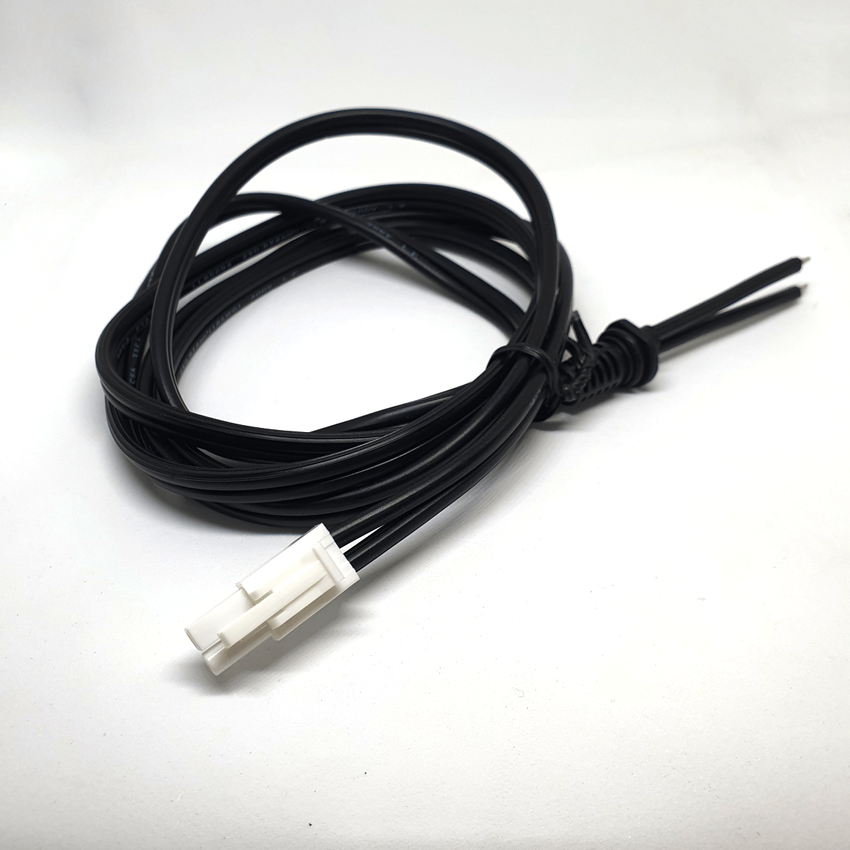 バッテリー充電システムのホスト ケーブル